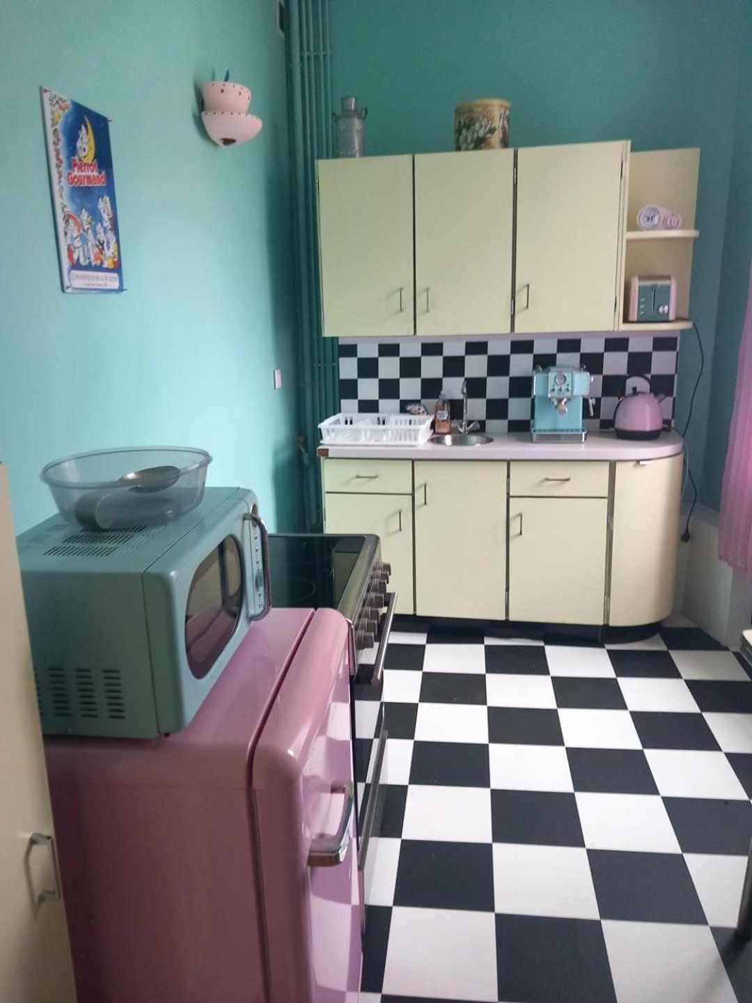 Vintage ,La Capsule Temporelle Wifi Draps Parking Publique Gratuit Apartment Thiers Exterior photo