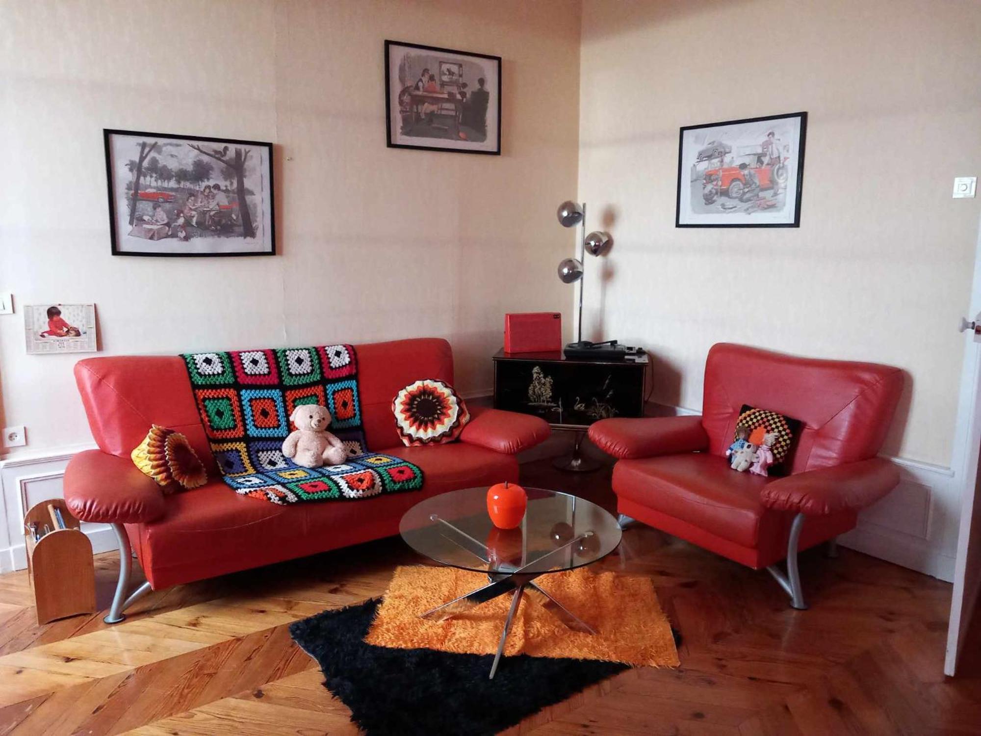 Vintage ,La Capsule Temporelle Wifi Draps Parking Publique Gratuit Apartment Thiers Exterior photo